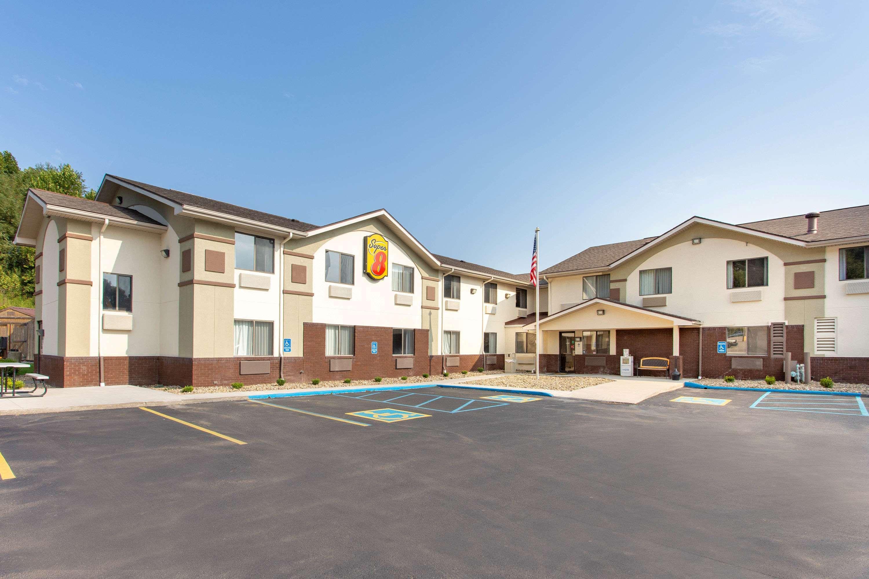 Hotel Super 8 By Wyndham Weston Wv Esterno foto