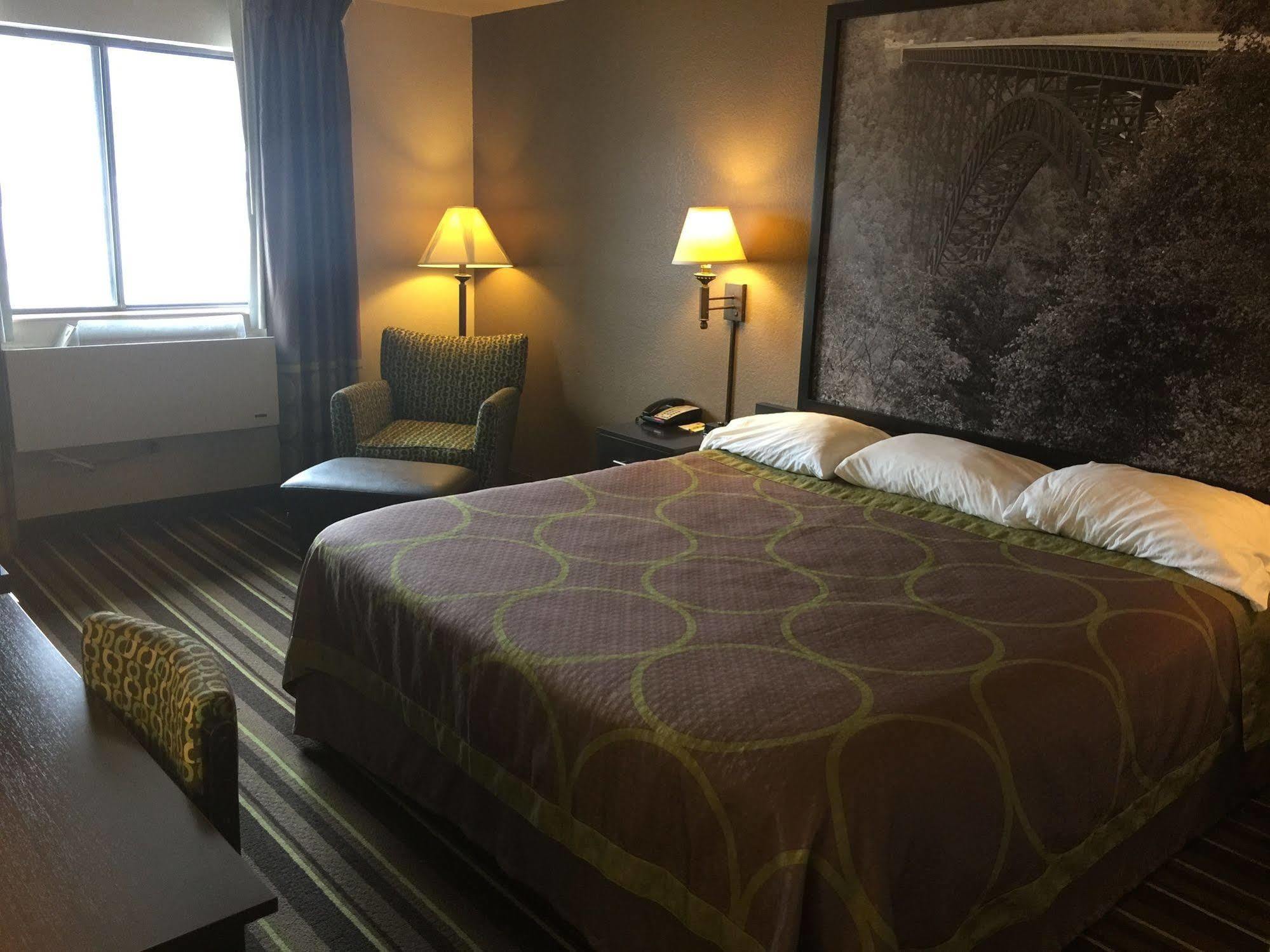 Hotel Super 8 By Wyndham Weston Wv Esterno foto