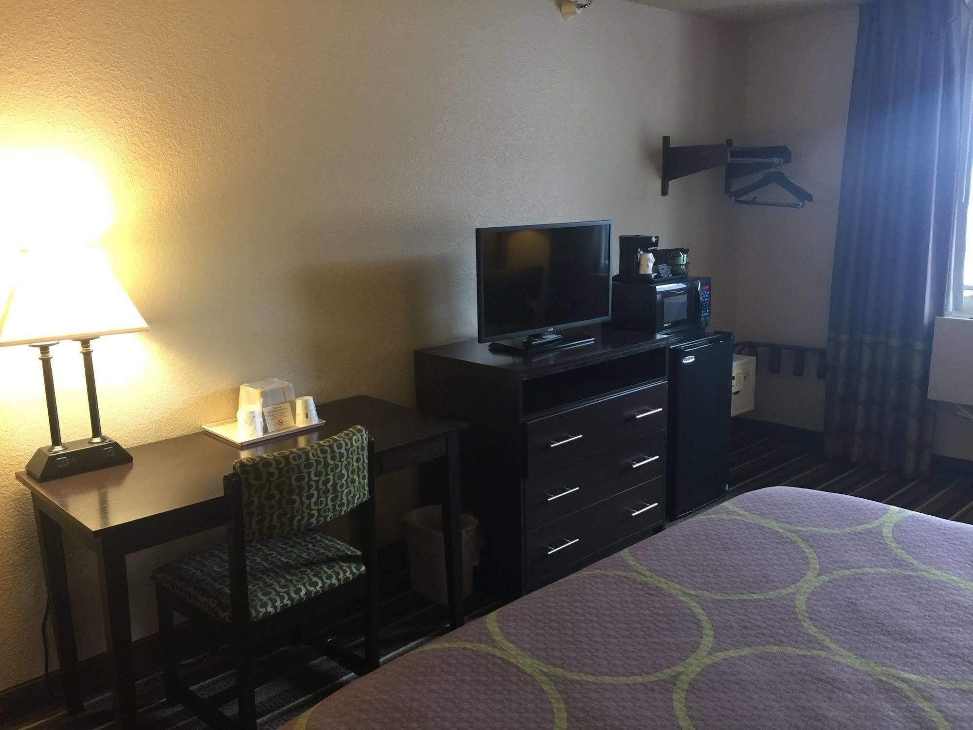Hotel Super 8 By Wyndham Weston Wv Esterno foto