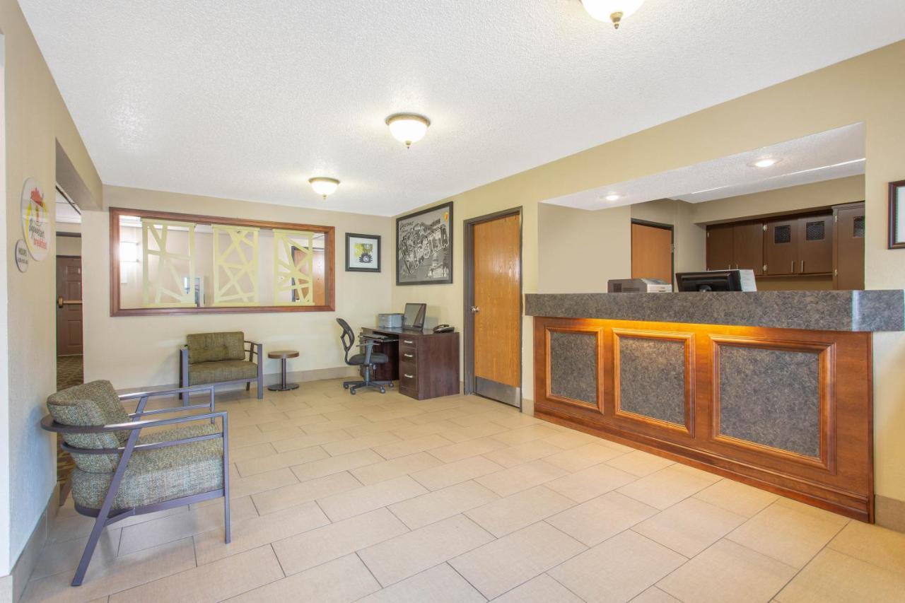 Hotel Super 8 By Wyndham Weston Wv Esterno foto